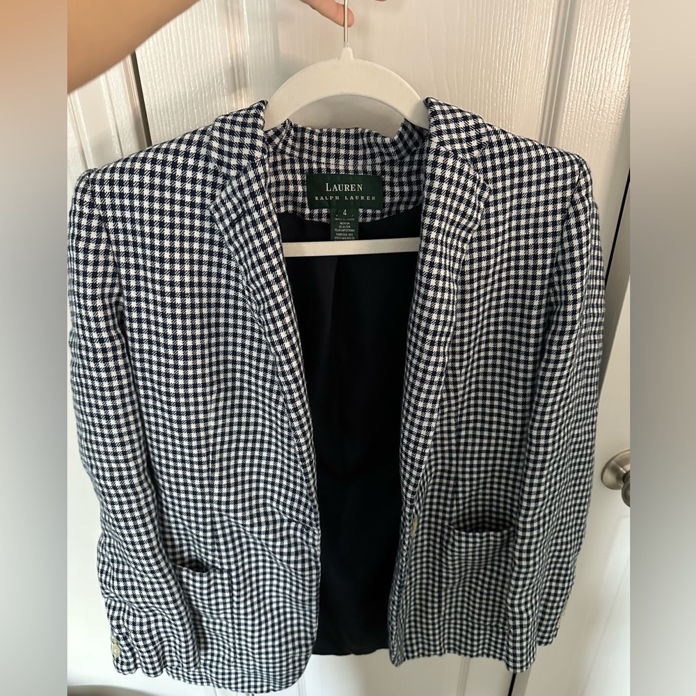 Is This good condition  blazer beautiful